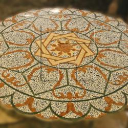 Мозаичный стол из натурального камня